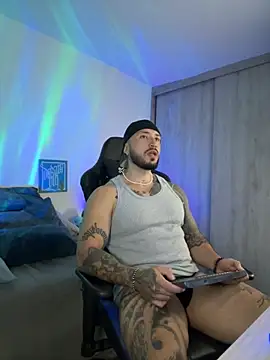 Snapshot of Dave-Max01 chatting on November 22, 2:32 am Dave-Max01 online show from November 22, 2:32 am