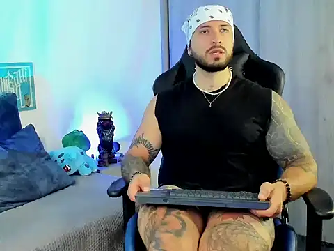 Snapshot of Dave-Max01 chatting on November 23, 10:20 pm Dave-Max01 online show from November 23, 10:20 pm