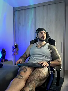 Snapshot of Dave-Max01 chatting on November 25, 2:44 am Dave-Max01 online show from November 25, 2:44 am