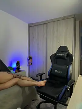 Snapshot of Dave-Max01 chatting on November 26, 2:56 am Dave-Max01 online show from November 26, 2:56 am