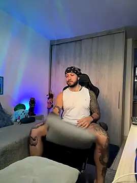 Snapshot of Dave-Max01 chatting on November 27, 11:01 am Dave-Max01 online show from November 27, 11:01 am