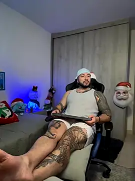 Snapshot of Dave-Max01 chatting on November 29, 2:36 am Dave-Max01 online show from November 29, 2:36 am