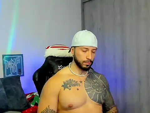 Snapshot of Dave-Max01 chatting on December 1, 10:31 am Dave-Max01 online show from December 1, 10:31 am