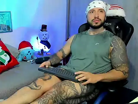 Snapshot of Dave-Max01 chatting on December 2, 2:28 am Dave-Max01 online show from December 2, 2:28 am