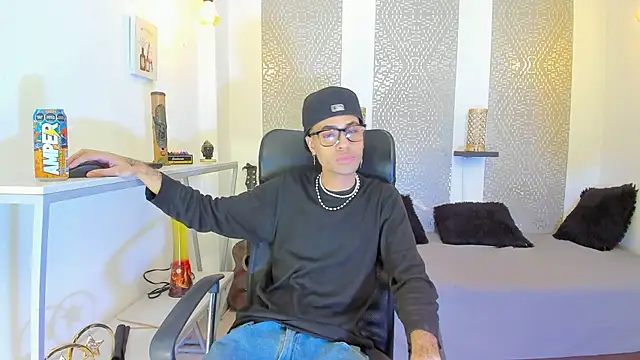 JacobBlackwell  online show from November 25, 7:25 pm