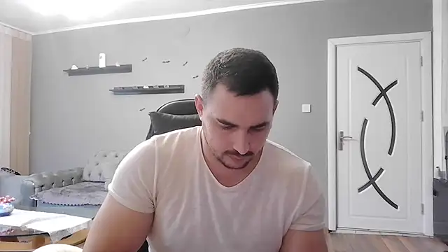 Snapshot of mastermute chatting on November 9, 2:37 pm mastermute online show from November 9, 2:37 pm