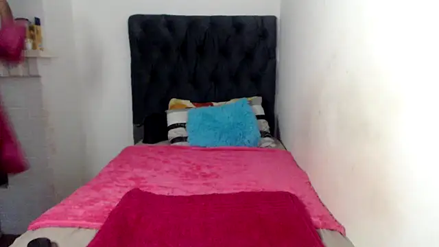 MissLola026 online show from January 14, 6:52 am