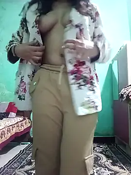 Snapshot of Hornyme18 chatting on November 21, 4:05 pm Hornyme18 online show from November 21, 4:05 pm