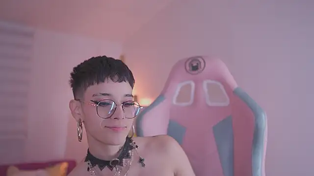 Giia Moretti  online show from November 21, 1:59 am