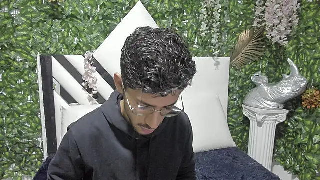 ALANVILLA LOBO online show from October 15, 6:52 pm