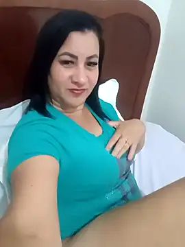 Snapshot of CleoHot25 chatting on October 21, 12:44 am CleoHot25 online show from October 21, 12:44 am