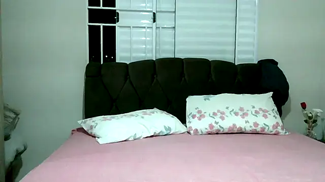 Snapshot of CleoHot25 chatting on December 14, 12:38 am CleoHot25 online show from December 14, 12:38 am