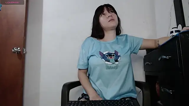 Snapshot of Damara_Rolands- chatting on November 1, 6:43 pm Damara Rolands- online show from November 1, 6:43 pm