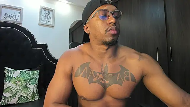 Snapshot of DenzelRios chatting on November 8, 7:23 pm DenzelRios online show from November 8, 7:23 pm