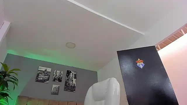 Snapshot of Vannelope_bigboobs chatting on November 7, 12:16 pm Vannelope bigboobs online show from November 7, 12:16 pm