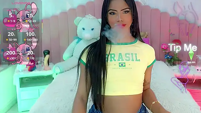 Snapshot of amber_maldonado chatting on October 29, 5:20 am amber maldonado online show from October 29, 5:20 am