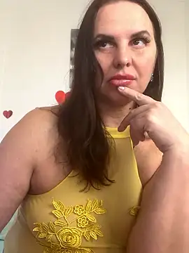 Snapshot of MIRAA_LUV chatting on April 30, 3:13 am MIRAA LUV online show from April 30, 3:13 am