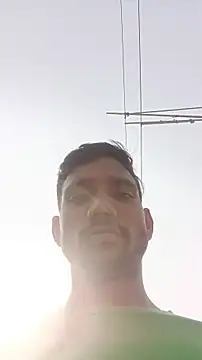 Snapshot of BiggerDickGuy chatting on November 14, 4:33 am BiggerDickGuy online show from November 14, 4:33 am