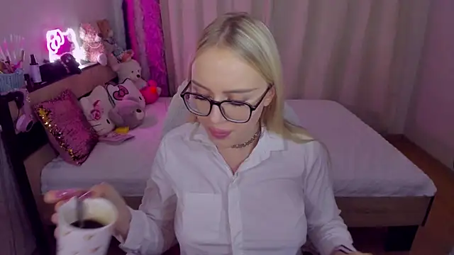 Snapshot of CeaneLino chatting on October 23, 6:50 pm CeaneLino online show from October 23, 6:50 pm