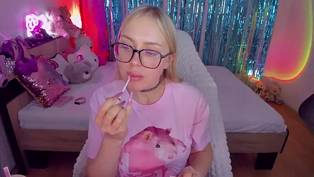 Snapshot of CeaneLino chatting on October 28, 7:38 pm CeaneLino online show from October 28, 7:38 pm