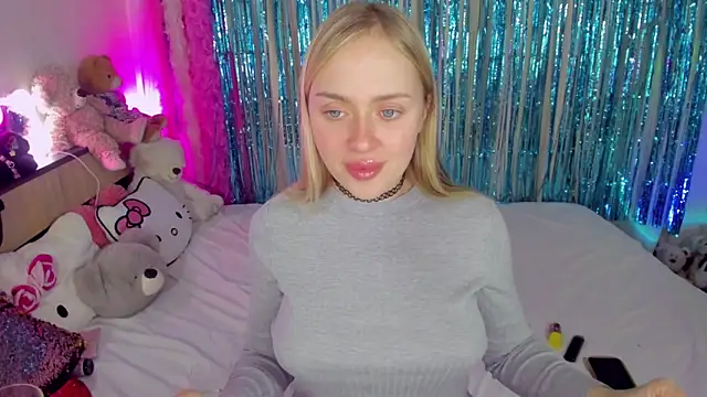 Snapshot of CeaneLino chatting on November 11, 5:57 pm CeaneLino online show from November 11, 5:57 pm