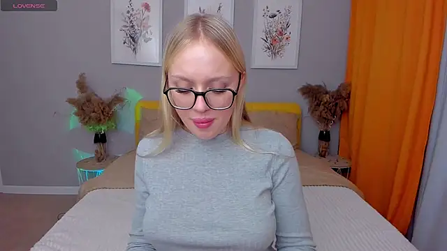 Snapshot of CeaneLino chatting on November 13, 7:46 pm CeaneLino online show from November 13, 7:46 pm