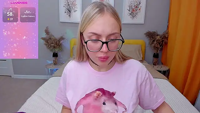 Snapshot of CeaneLino chatting on November 17, 7:41 pm CeaneLino online show from November 17, 7:41 pm