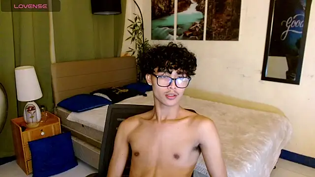 Snapshot of AsianCarl chatting on October 28, 1:25 pm AsianCarl online show from October 28, 1:25 pm