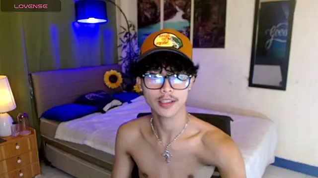 Snapshot of AsianCarl chatting on November 4, 1:43 pm AsianCarl online show from November 4, 1:43 pm