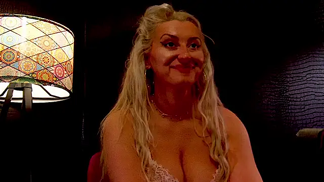 Snapshot of LeticiaReys chatting on February 12, 9:15 am LeticiaReys online show from February 12, 9:15 am