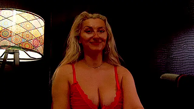 Snapshot of LeticiaReys chatting on February 18, 12:45 pm LeticiaReys online show from February 18, 12:45 pm