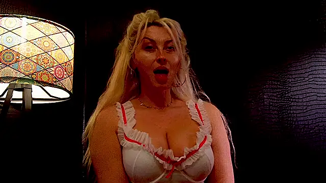 Snapshot of LeticiaReys chatting on March 3, 1:06 pm LeticiaReys online show from March 3, 1:06 pm