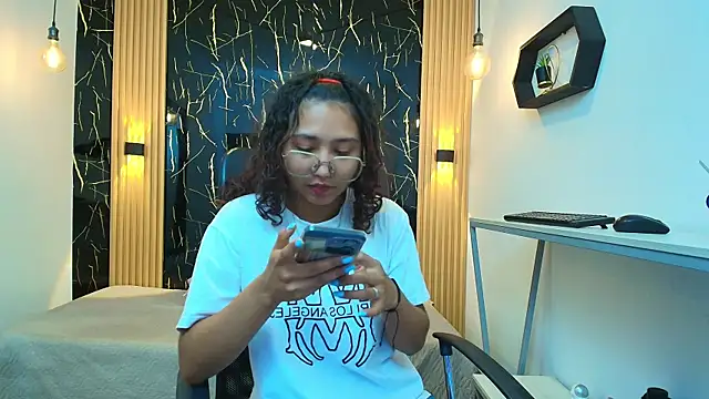 Snapshot of SamanthaFox_8 chatting on May 6, 12:54 pm SamanthaFox 8 online show from May 6, 12:54 pm
