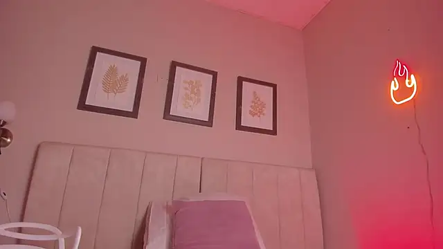 Snapshot of _alison_c chatting on November 11, 11:32 am alison c online show from November 11, 11:32 am