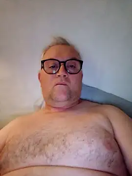 Snapshot of macdut67 chatting on October 8, 8:34 am macdut67 online show from October 8, 8:34 am