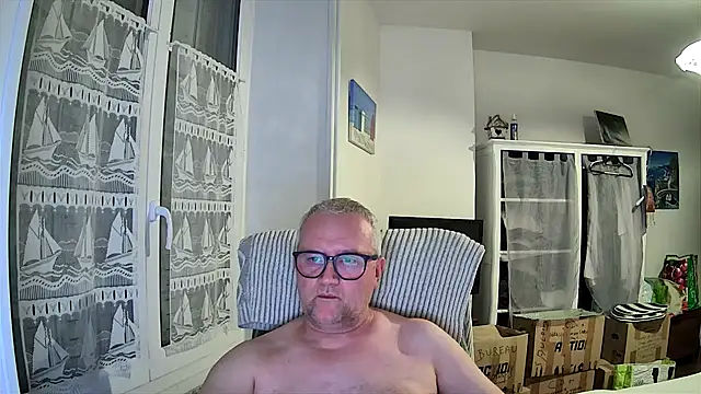 Snapshot of macdut67 chatting on May 3, 11:22 pm macdut67 online show from May 3, 11:22 pm