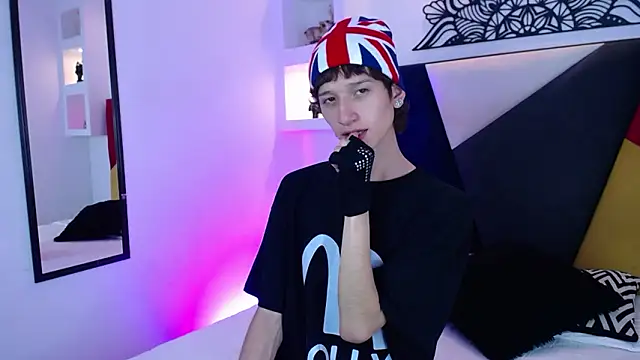 Emo Boy  online show from February 5, 8:24 pm