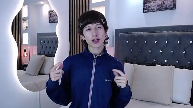 Emo Boy  online show from March 17, 8:12 pm