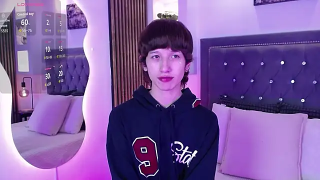 Emo Boy  online show from April 24, 8:33 pm