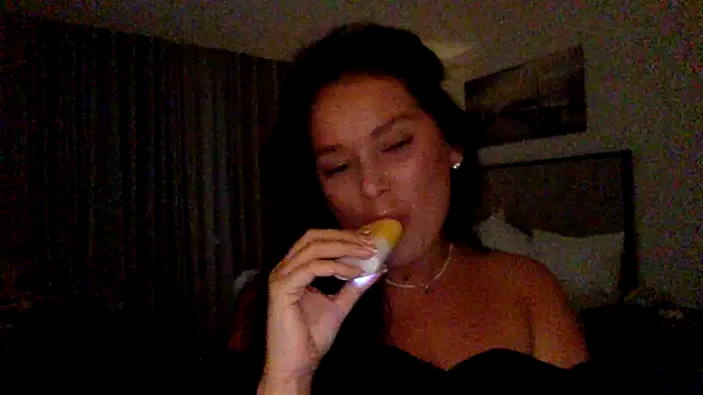 Snapshot of Fayronna chatting on February 10, 3:49 pm Fayronna online show from February 10, 3:49 pm