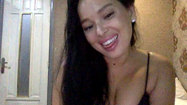 Snapshot of Fayronna chatting on March 6, 10:17 pm Fayronna online show from March 6, 10:17 pm