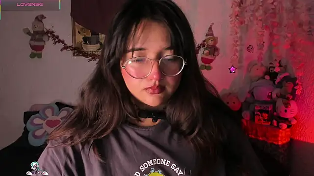 Emilycollei online show from December 23, 4:21 am