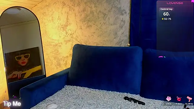 Snapshot of _YourSubmissive_ chatting on July 4, 5:02 am YourSubmissive online show from July 4, 5:02 am