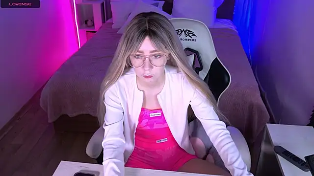 Snapshot of sofiisun chatting on October 18, 4:15 am sofiisun online show from October 18, 4:15 am