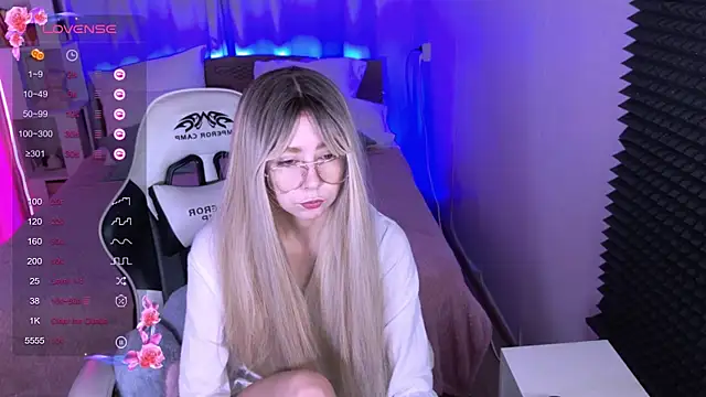 Snapshot of sofiisun chatting on October 22, 2:12 am sofiisun online show from October 22, 2:12 am