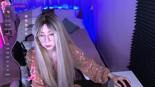 Snapshot of sofiisun chatting on October 23, 2:22 am sofiisun online show from October 23, 2:22 am