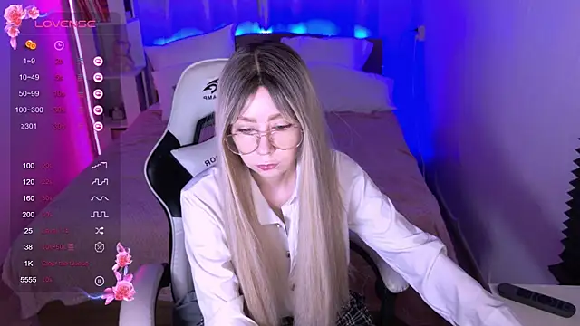 Snapshot of sofiisun chatting on November 3, 2:02 am sofiisun online show from November 3, 2:02 am