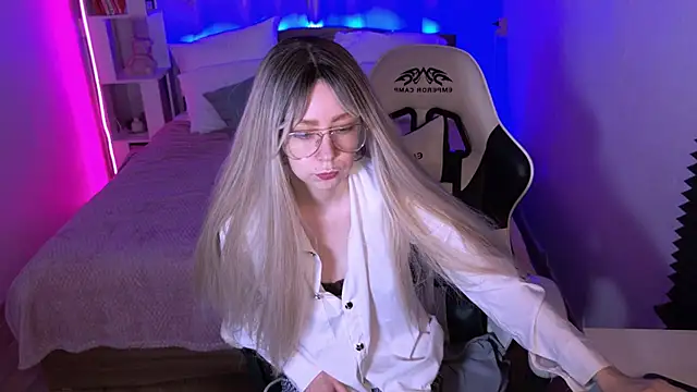 Snapshot of sofiisun chatting on November 4, 2:10 am sofiisun online show from November 4, 2:10 am