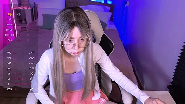 Snapshot of sofiisun chatting on November 28, 2:03 am sofiisun online show from November 28, 2:03 am