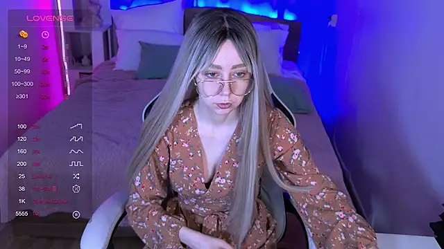 Snapshot of sofiisun chatting on December 3, 2:08 am sofiisun online show from December 3, 2:08 am